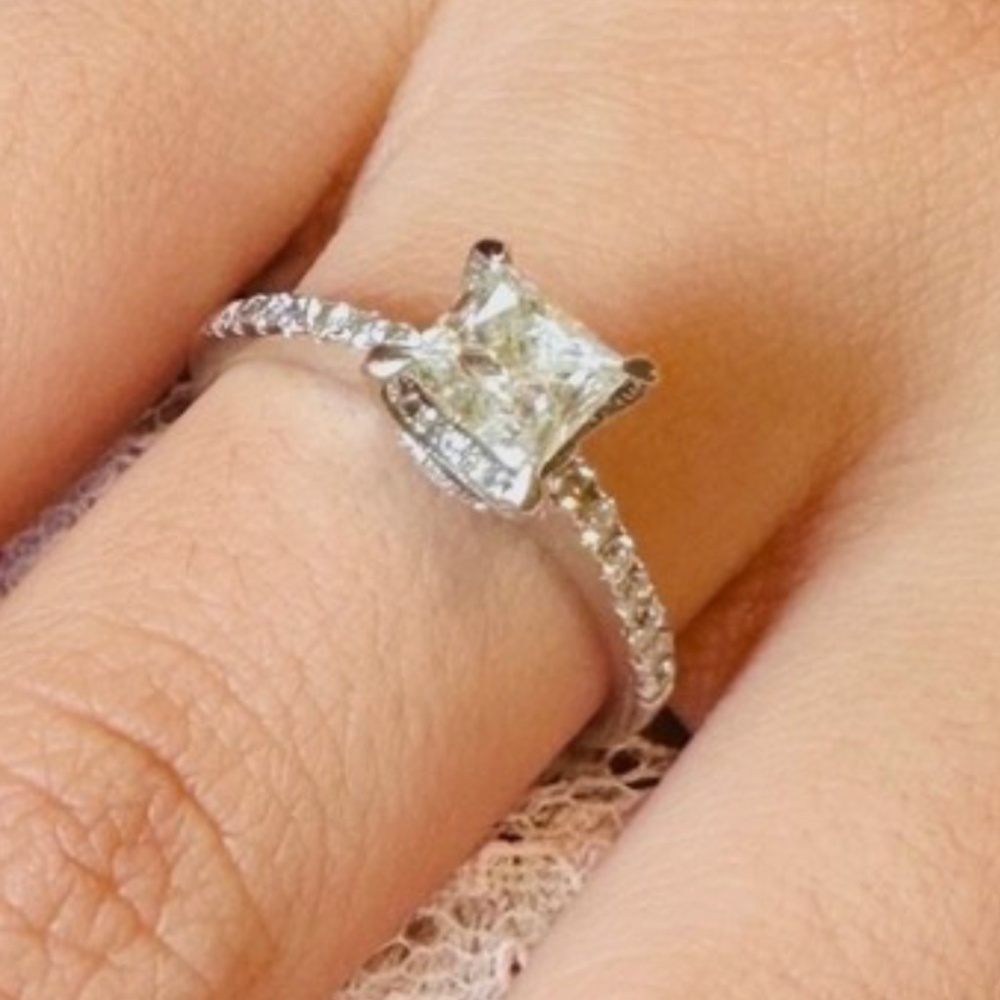 Vintage 1.2 karat 18 k white gold engagement ring